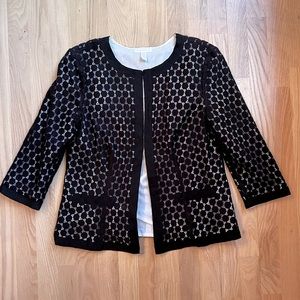 Trendy, black three-quarter length sleeve blazer